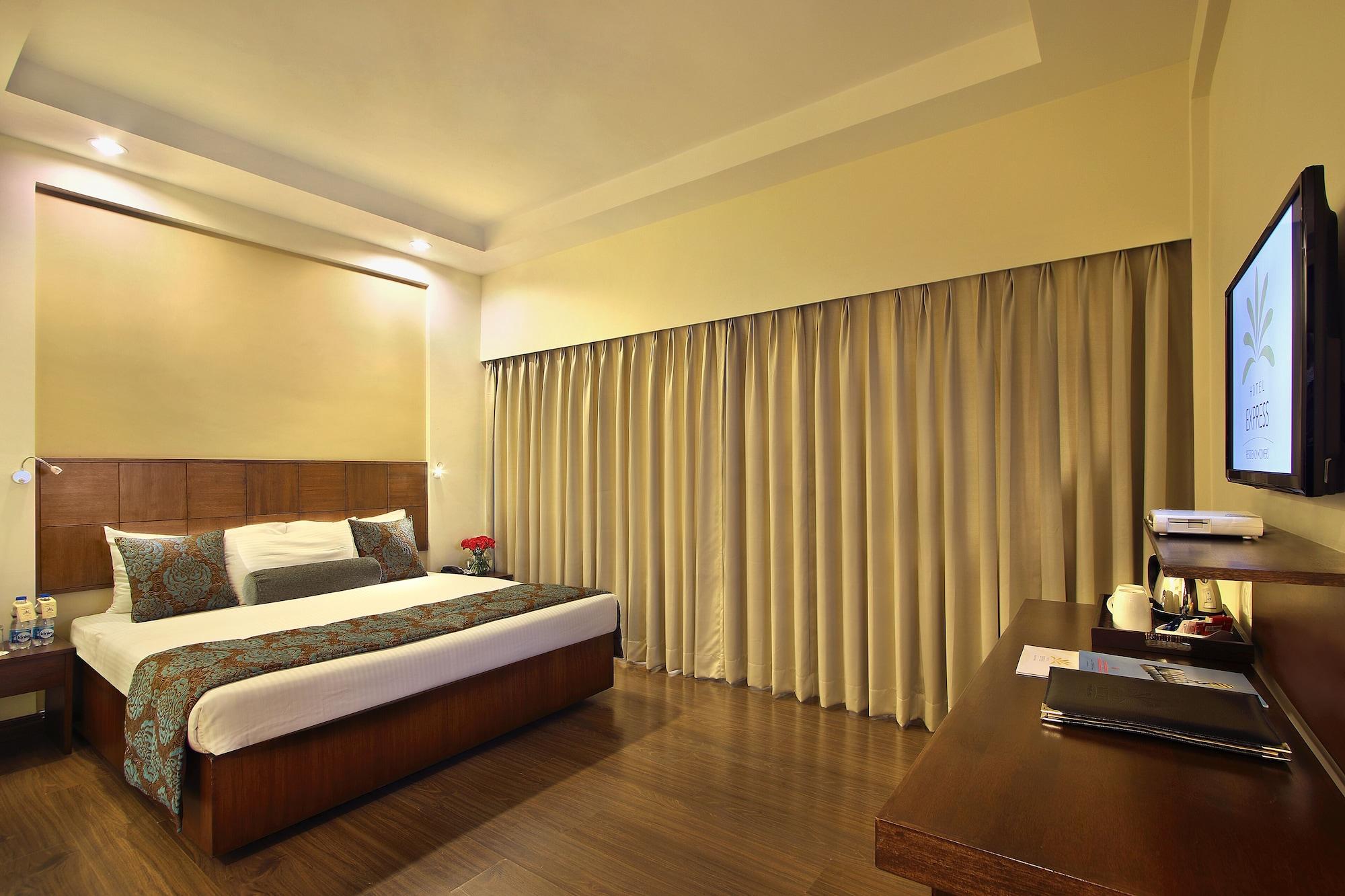 Hotel Express Towers Vadodara Dış mekan fotoğraf