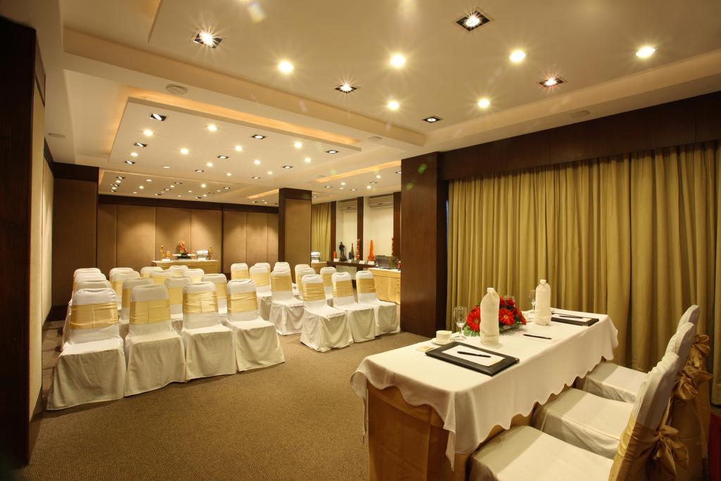 Hotel Express Towers Vadodara Dış mekan fotoğraf