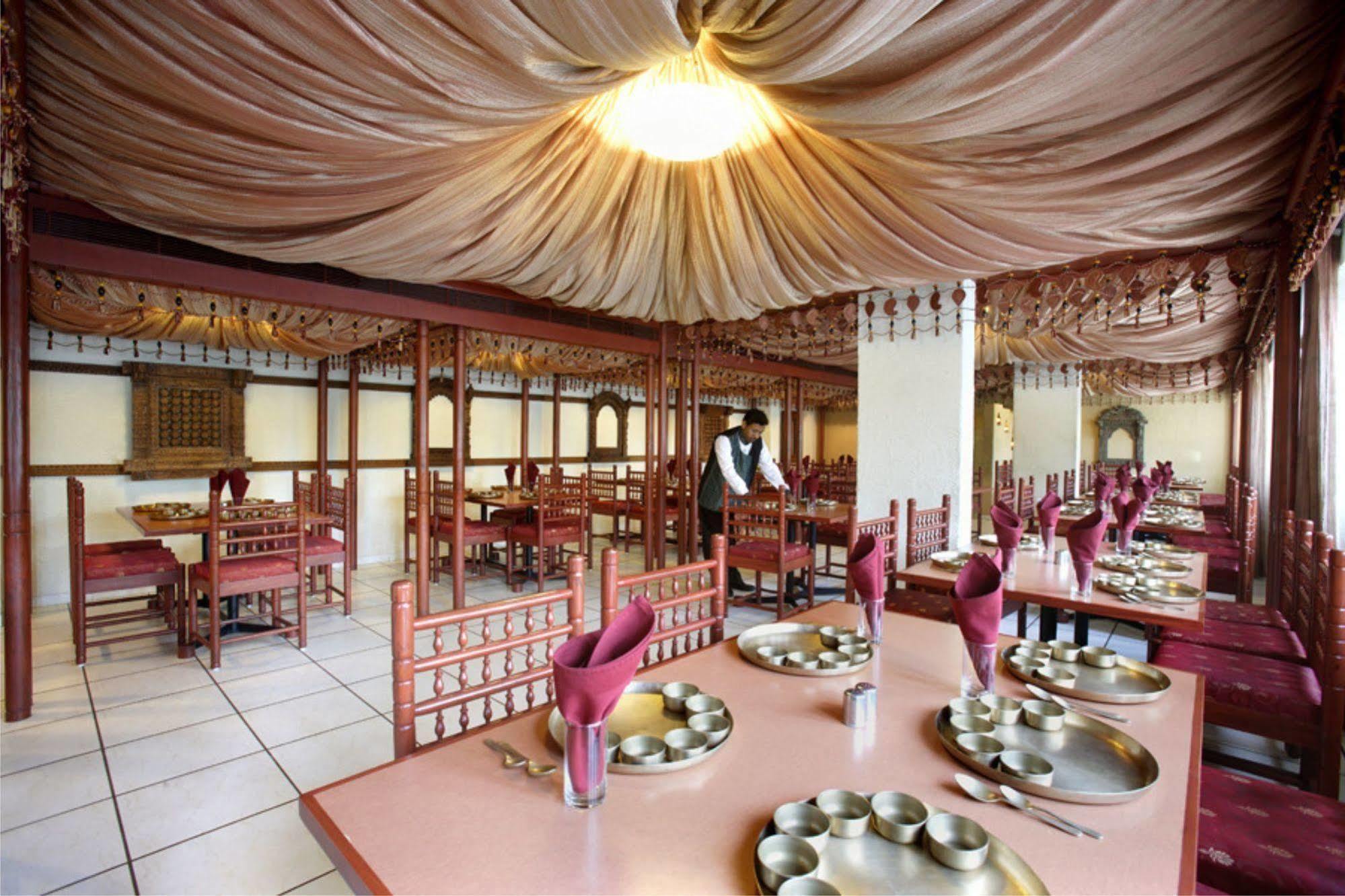 Hotel Express Towers Vadodara Dış mekan fotoğraf