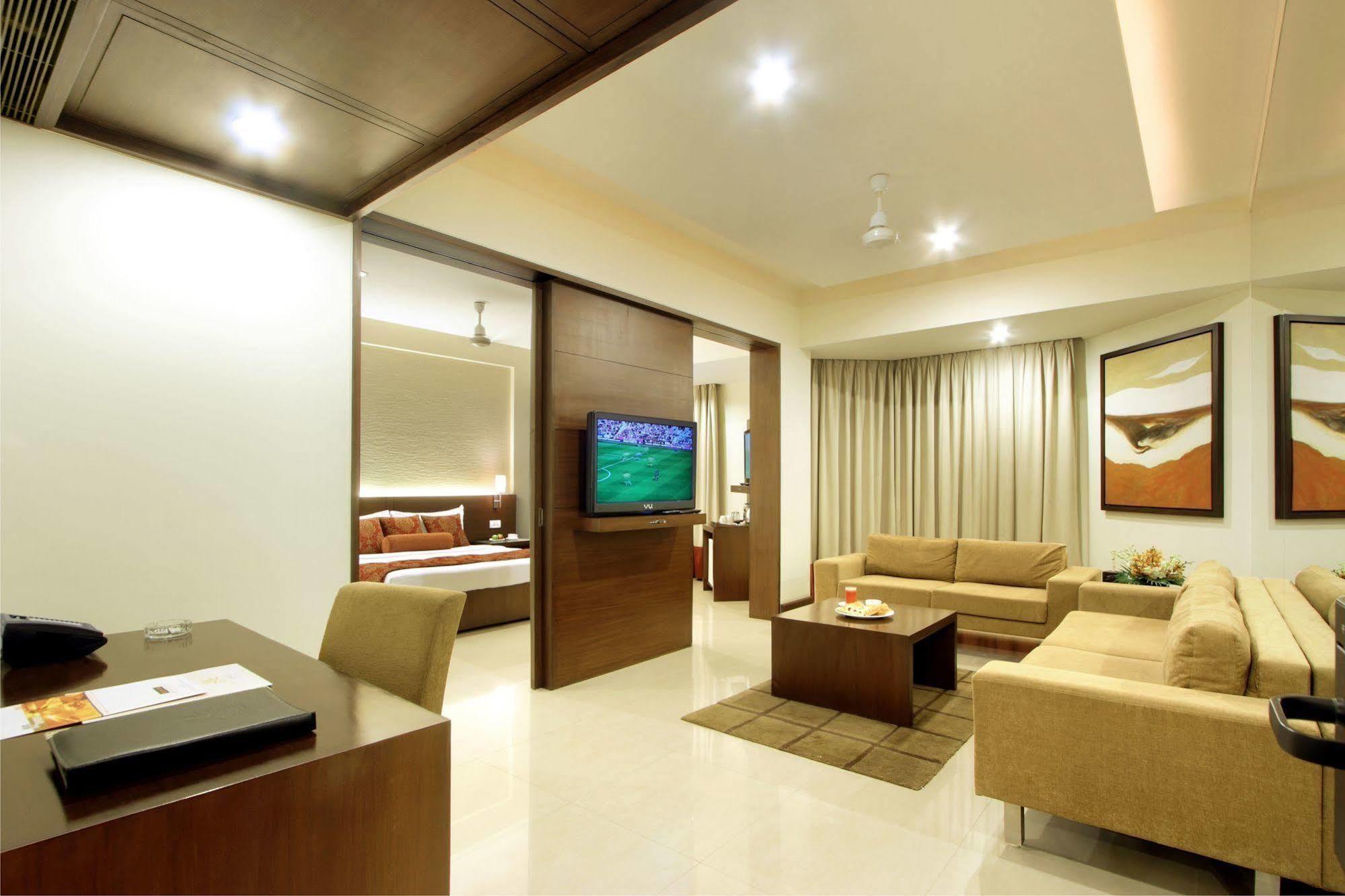 Hotel Express Towers Vadodara Dış mekan fotoğraf
