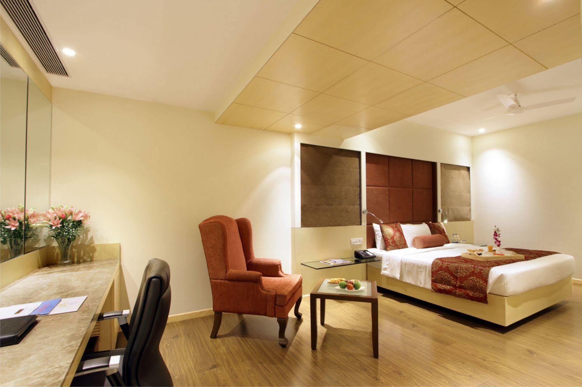 Hotel Express Towers Vadodara Dış mekan fotoğraf