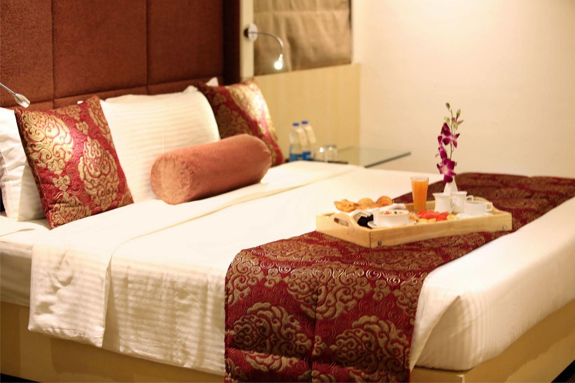 Hotel Express Towers Vadodara Dış mekan fotoğraf