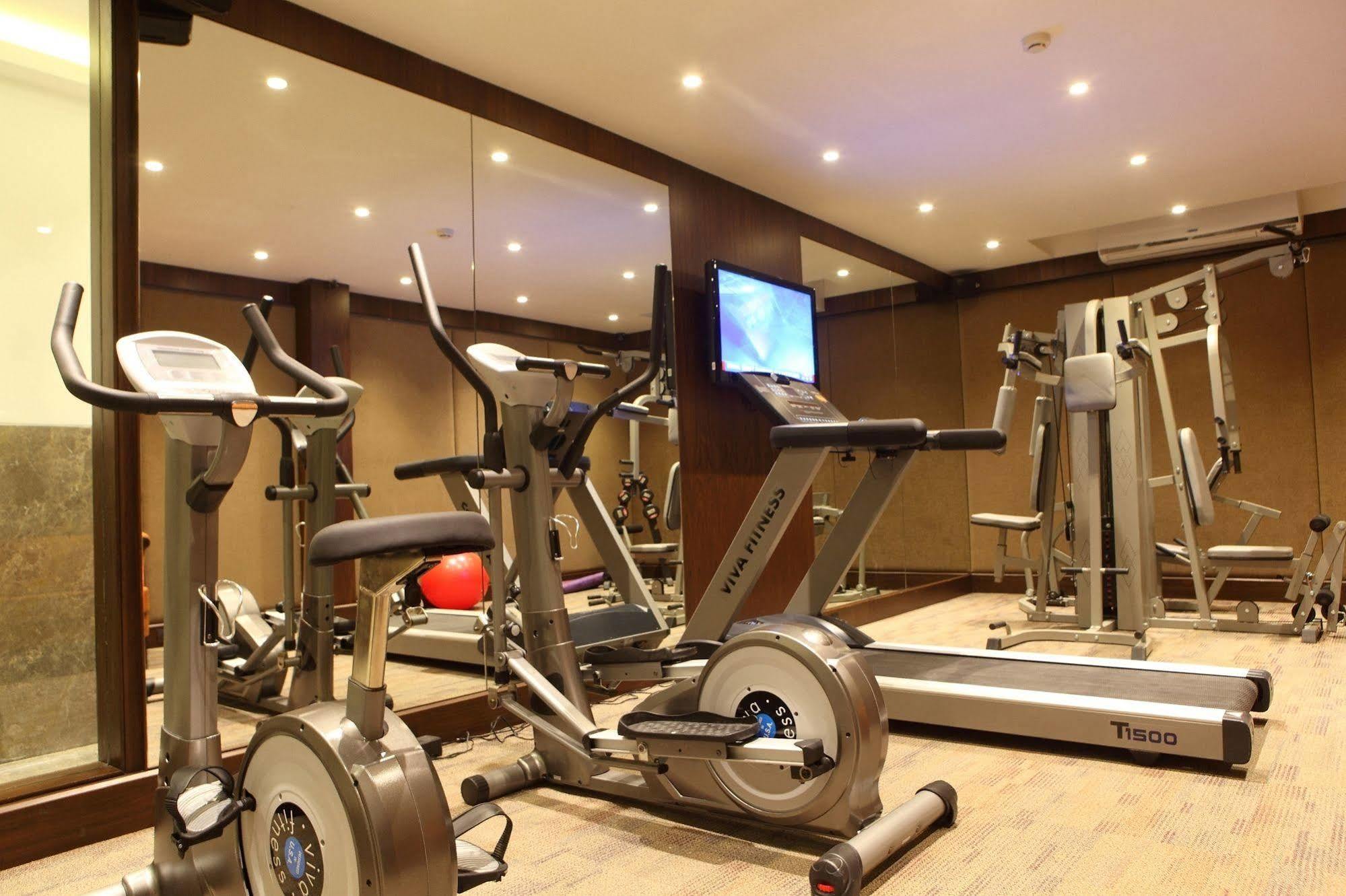 Hotel Express Towers Vadodara Dış mekan fotoğraf