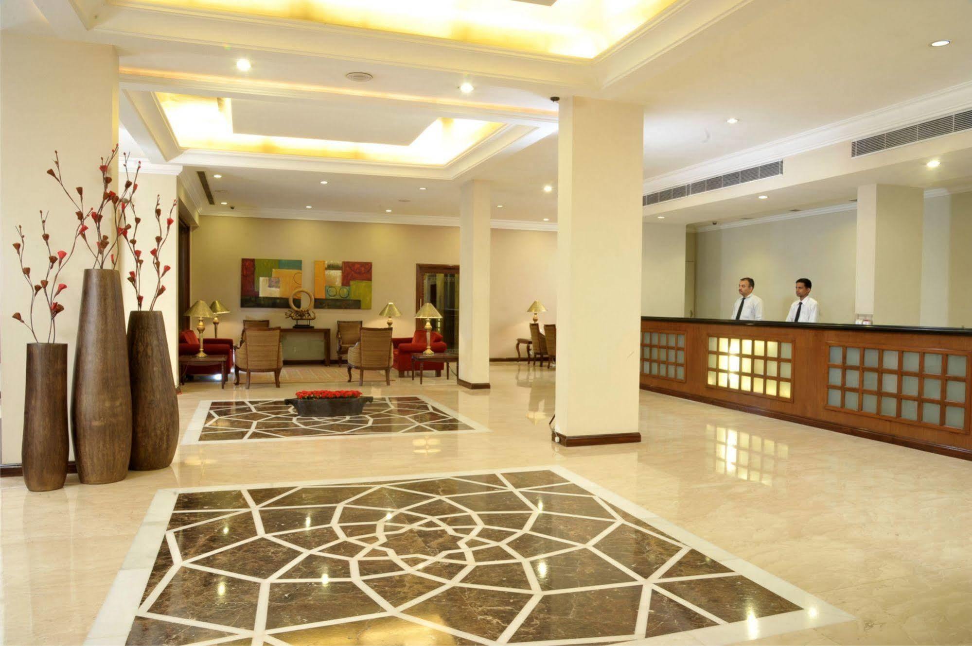 Hotel Express Towers Vadodara Dış mekan fotoğraf